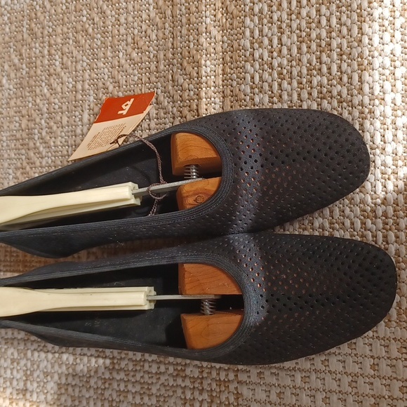 Stuart Weitzman,black ladies flats - Picture 4 of 7